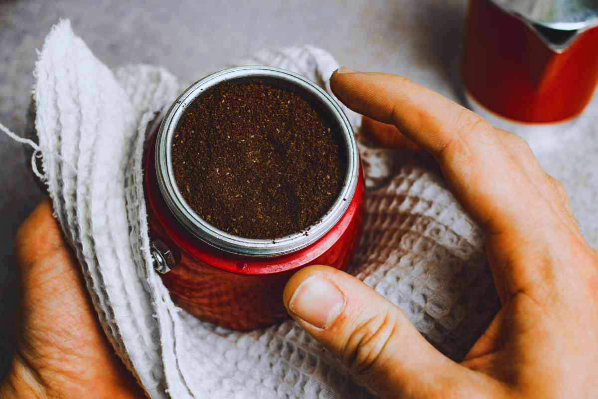 la montagnella di caffè nella moka