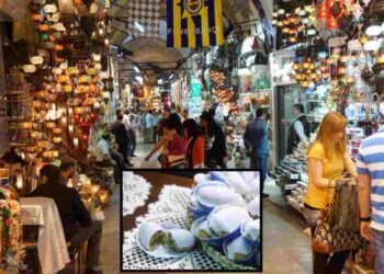 Turisti in fila per le cucchitelle