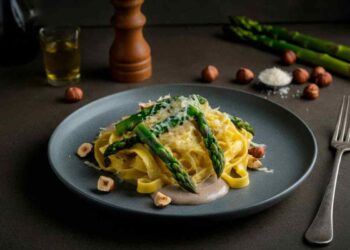 tagliatelle con noci asparagi e pecorino