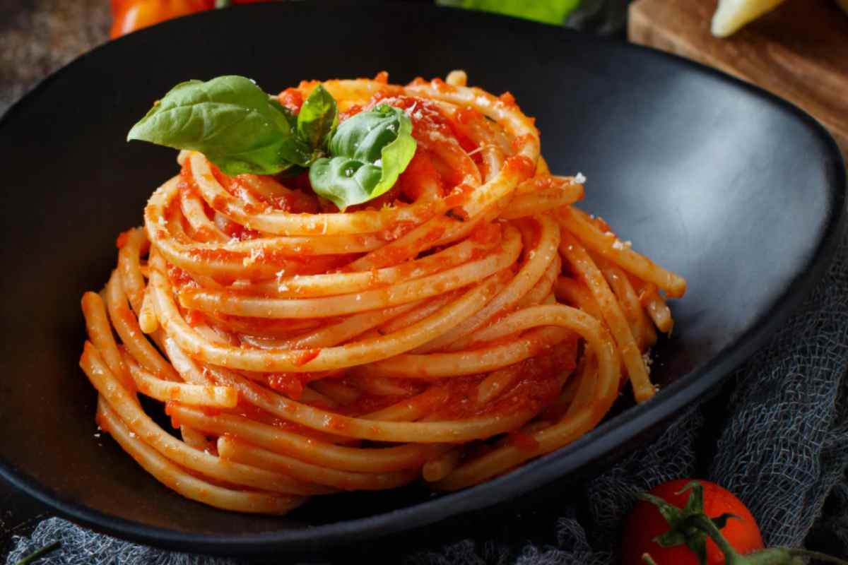 Spaghettoni ai 3 pomodori 