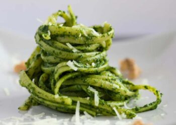 Tagliatelle al pesto di mandorle