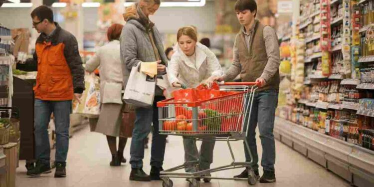 Supermercato alimenti scaduti