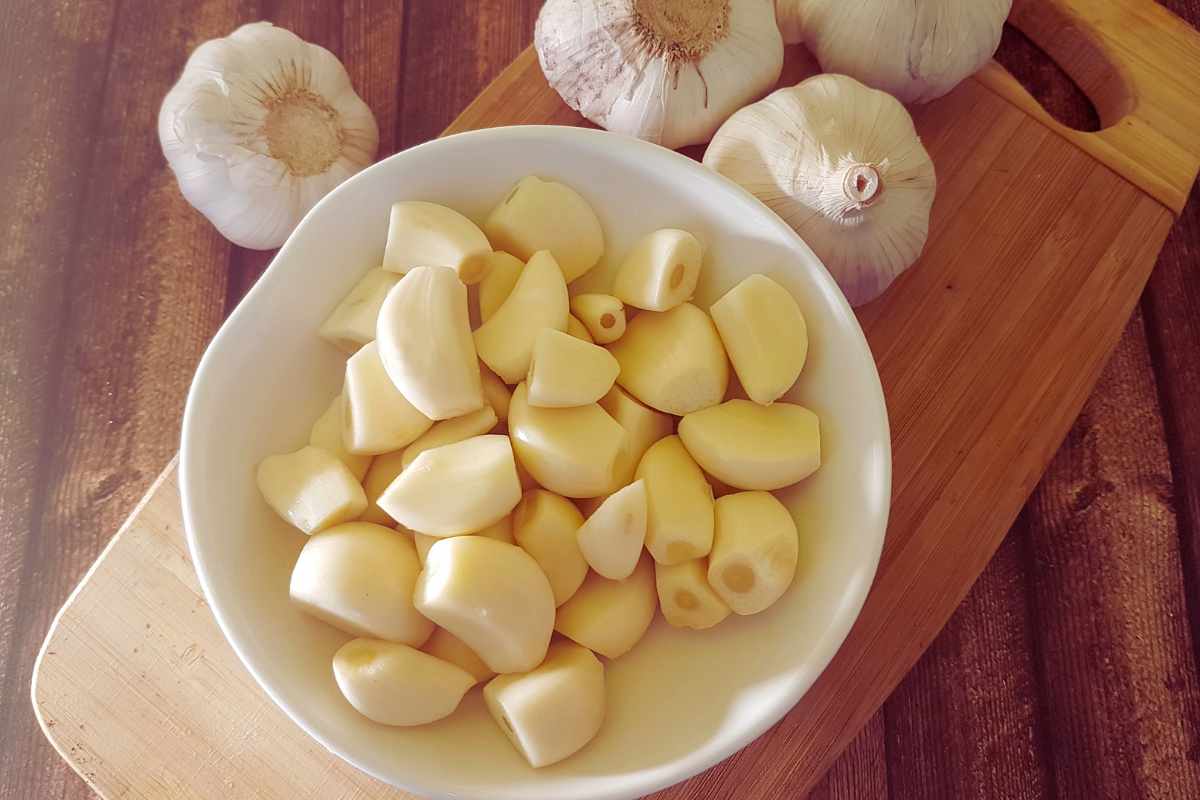 Non tagliare l’aglio così se vuoi un sapore bomba