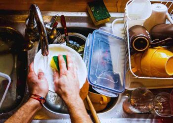 Lavi i piatti così? evita questi 3 errori subito