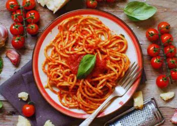 come fare gli spaghetti al pomodoro
