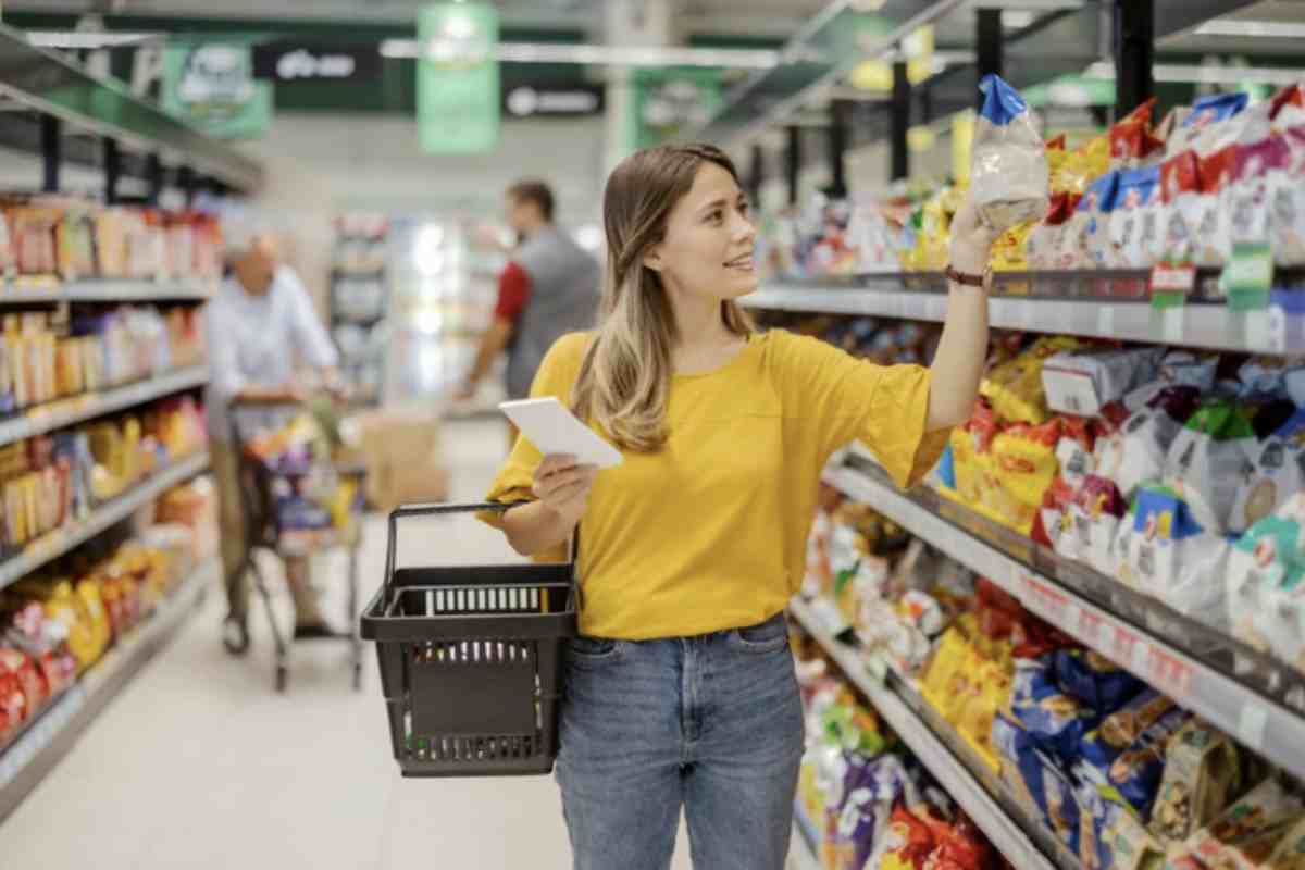 Tra i prodotti meno convincenti si trovano i salumi, spesso giudicati anonimi e poco curati nel taglio, con un assortimento limitato e senza offerte