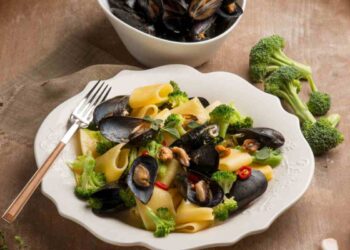 Pasta con broccoli e cozze
