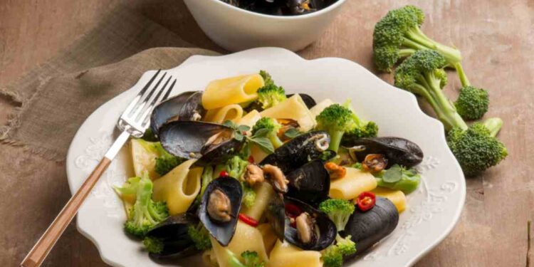 Pasta con broccoli e cozze