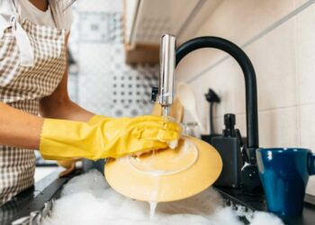 Piatti nel lavandino