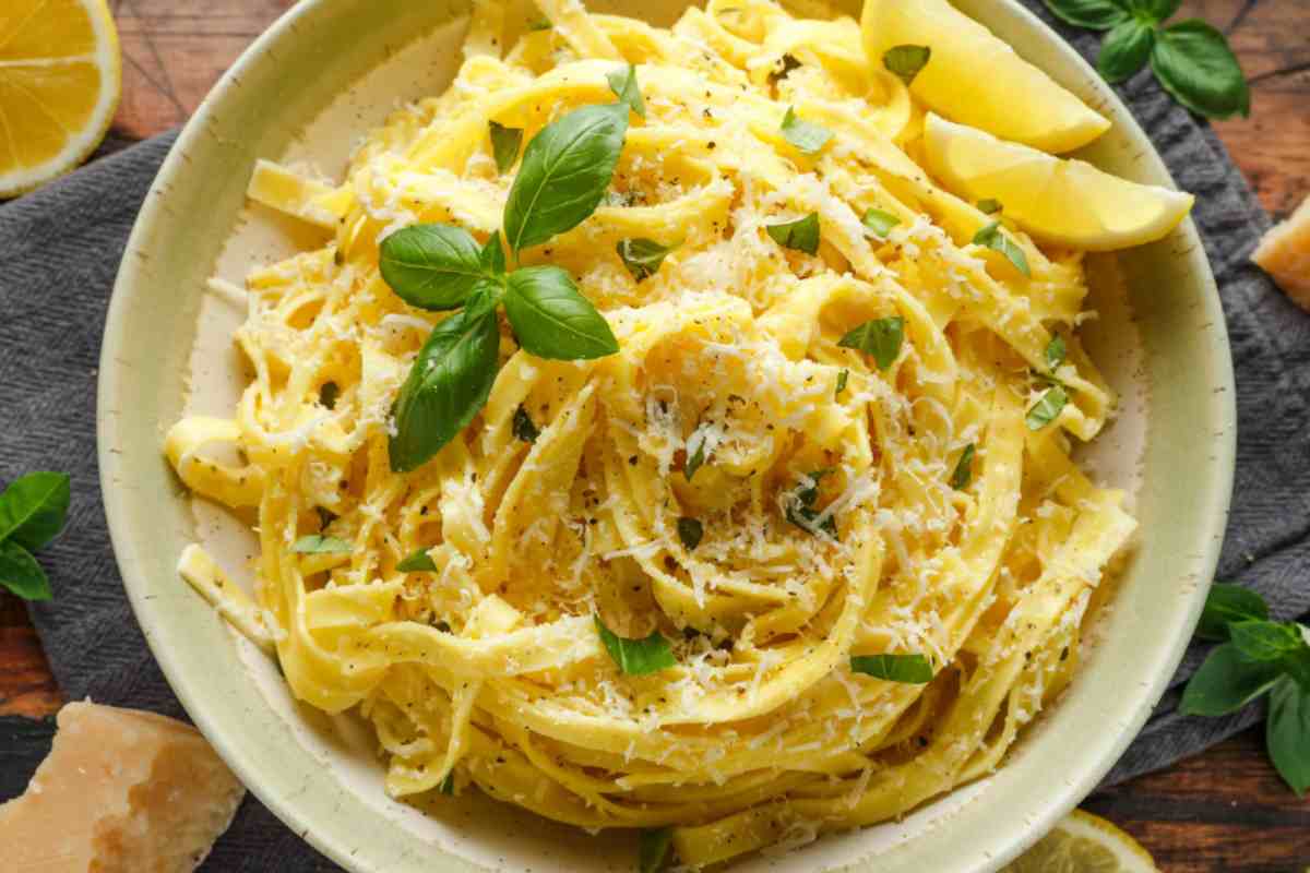 Spaghetti al limone e basilico