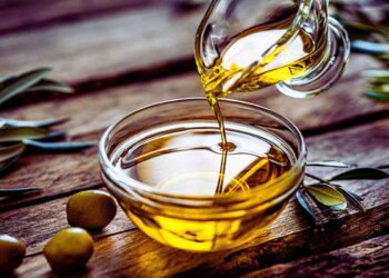 Olio extravergine, in questo discount lo svendono a pochi euro