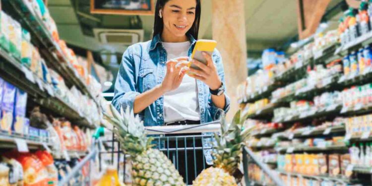 Ragazza supermercato
