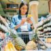 Ragazza supermercato
