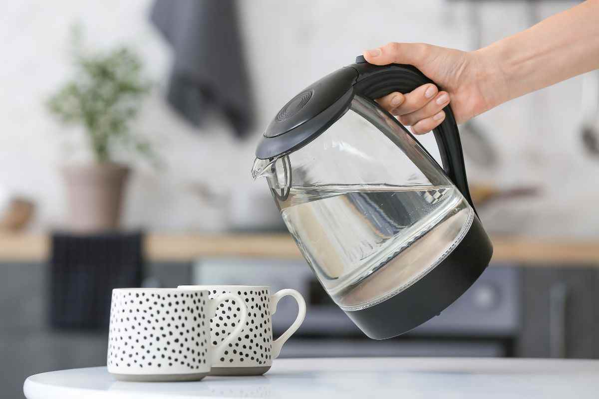 acqua in bollitore: l'errore che fai sempre