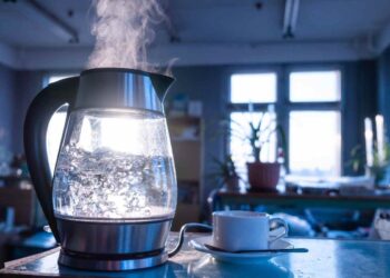 acqua in bollitore: l'errore che fai sempre