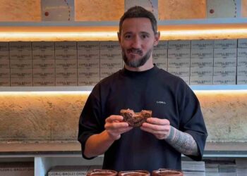 Il pasticciere più famoso dei social apre in Italia
