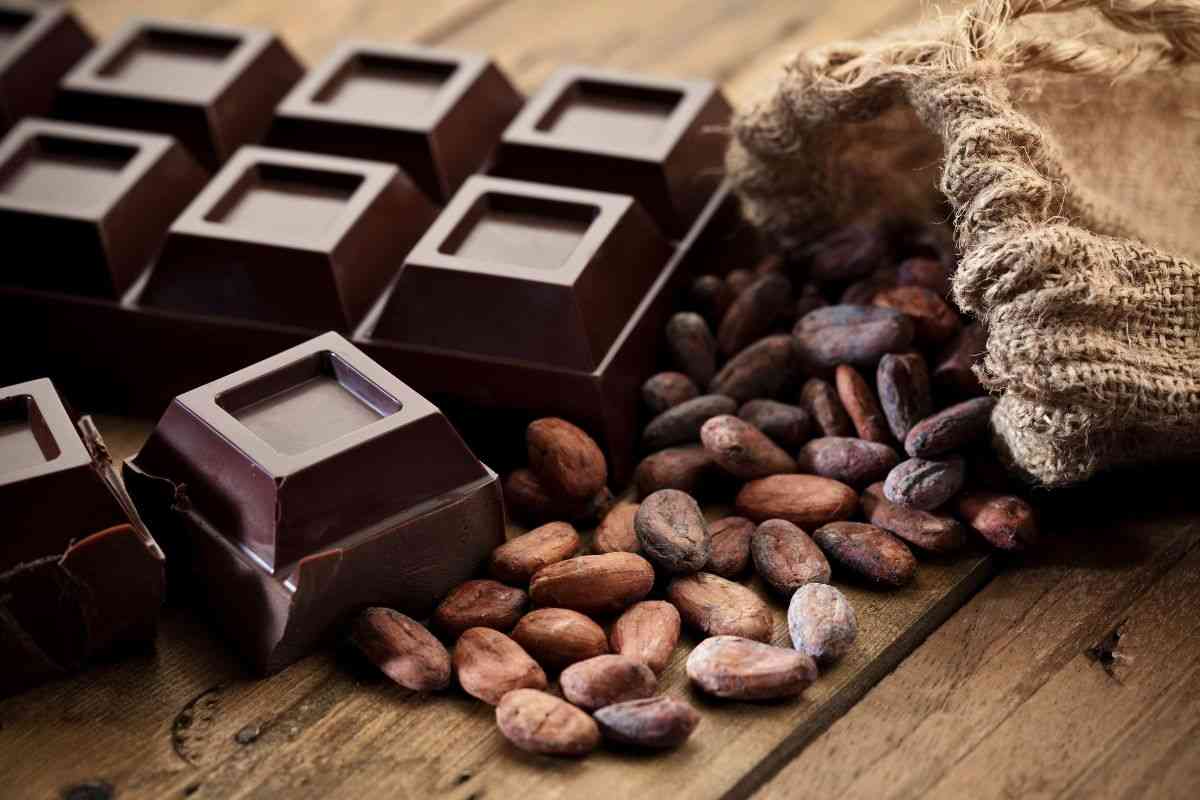 metti un quadretto di cioccolato nel sugo: ti svolta