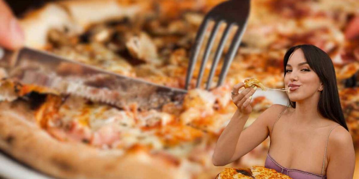 come si mangia pizza mani posate galateo