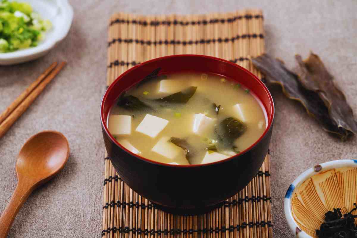 preparare la zuppa di miso