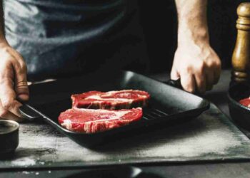 come evitare che la carne perda peso in padella