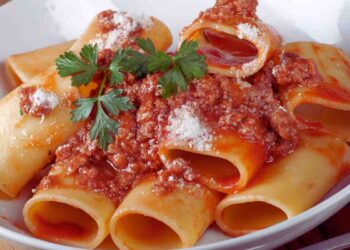 La vera ricetta dei paccheri alla napoletana non la scordi più