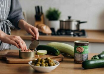 ricetta della pasta con tonno zucchine e olive