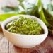 Ami il pesto ma non i pinoli? Sostituiscili con questo ingrediente