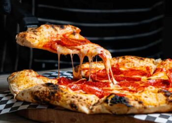 come si mangia la pizza regole galateo