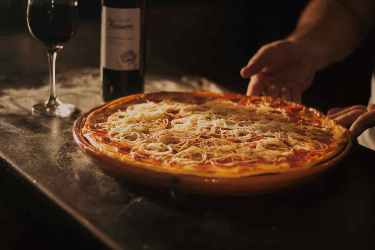 come si mangia la pizza regole galateo