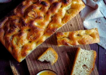 Focaccia, la ricetta semplice e velocissima
