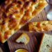 Focaccia, la ricetta semplice e velocissima