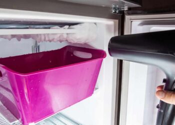 Come rimuovere il ghiaccio dal congelatore