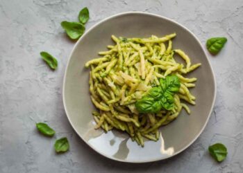 piatto di settembre: prova la pasta zucchine e basilico