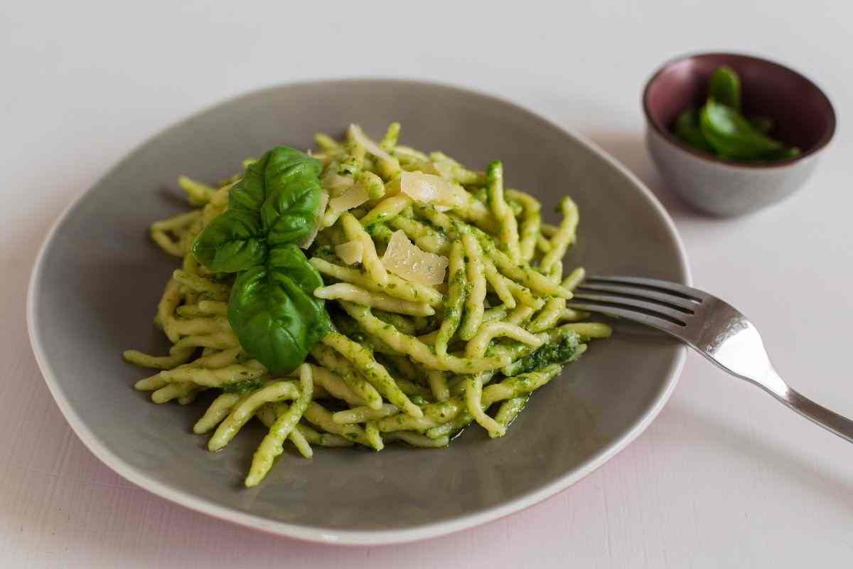 piatto di settembre: prova la pasta zucchine e basilico