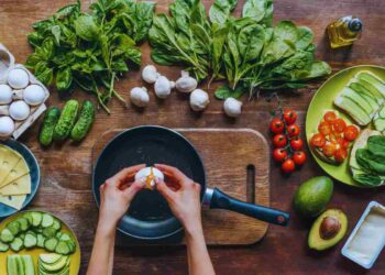 Come cuocere le uova senza romperle