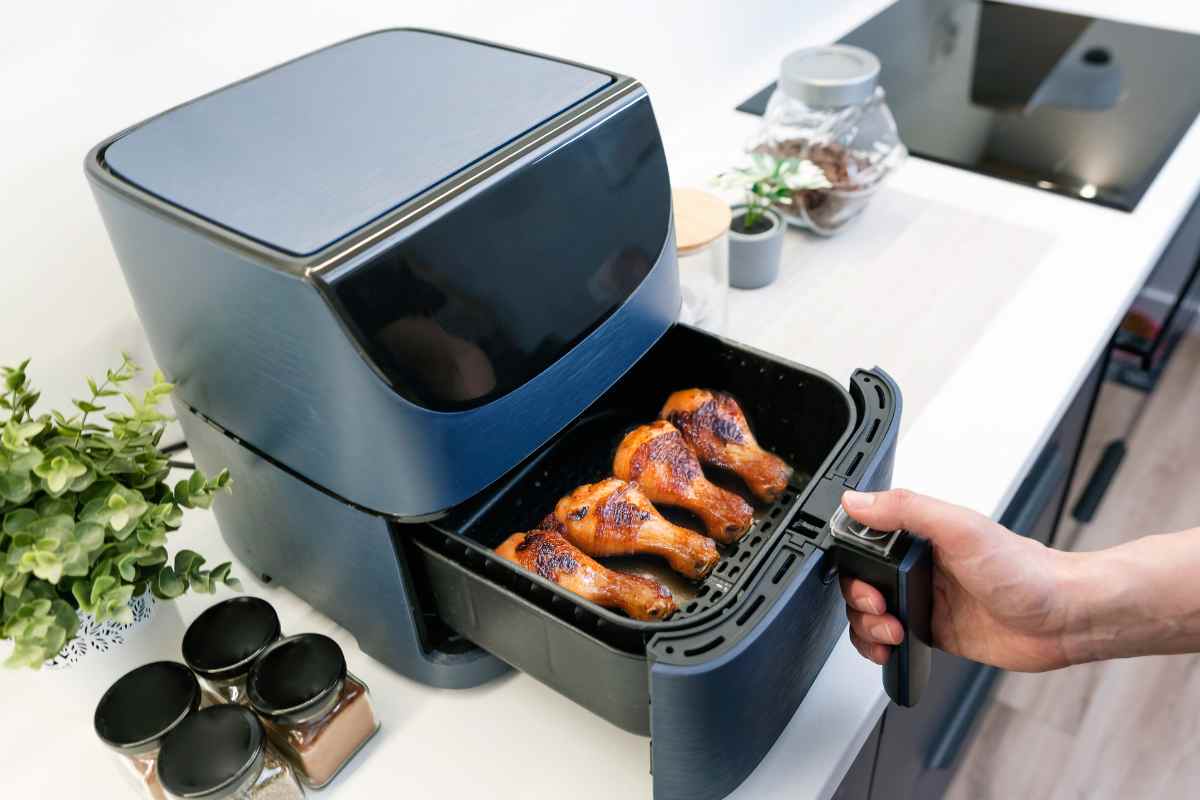 Vuoi il cibo super croccante? Ecco la funzione nascosta della friggitrice ad aria