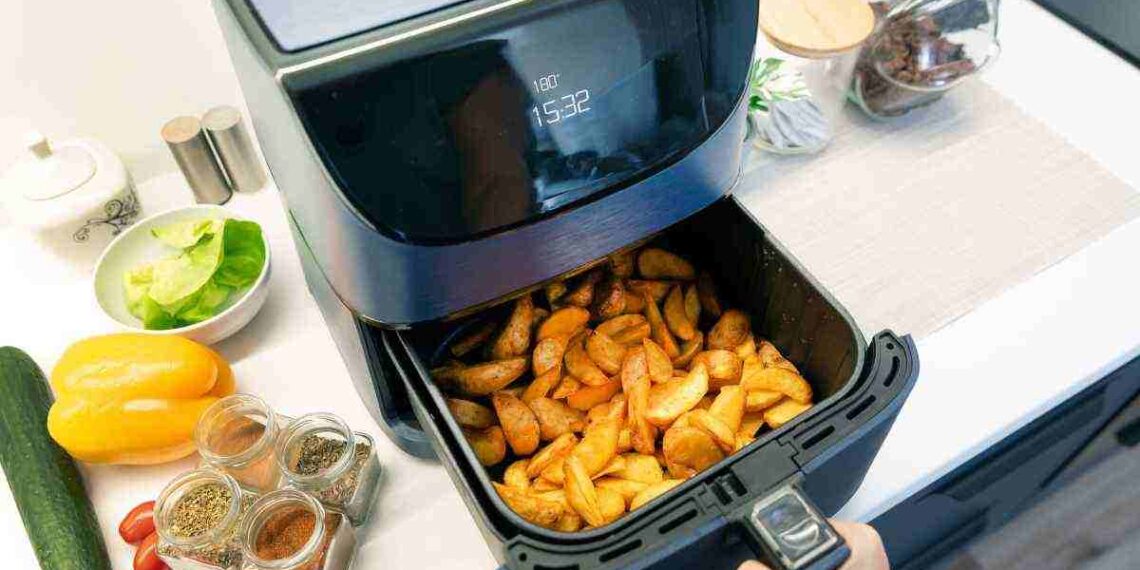 Vuoi il cibo super croccante? Ecco la funzione nascosta della friggitrice ad aria , i dettagli