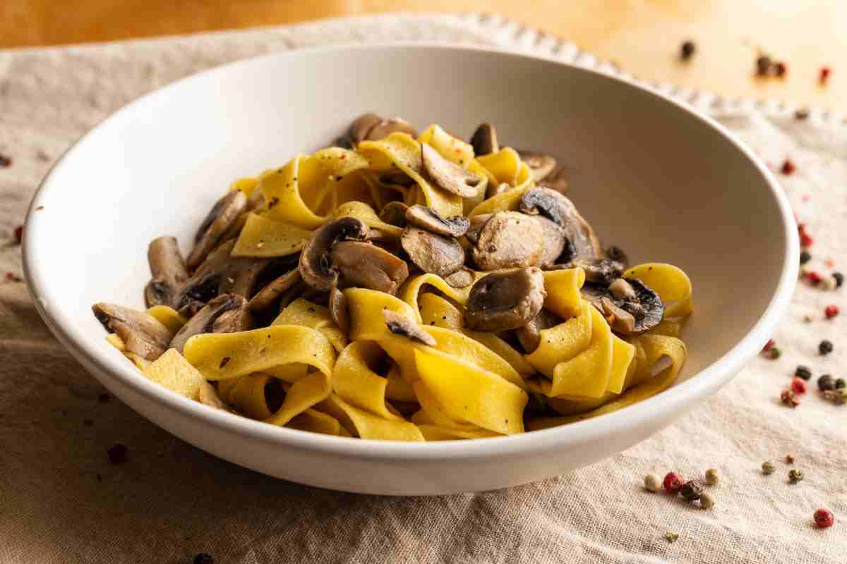 Tagliatelle ai funghi porcini, mia mamma le faceva così e profumava tutta la cucina