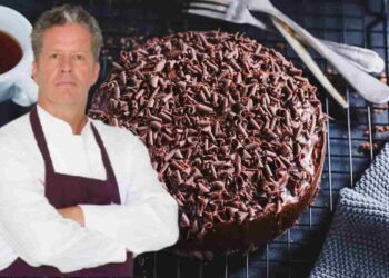 la ricetta per preparare la torta al cioccolato di Ernst Knam