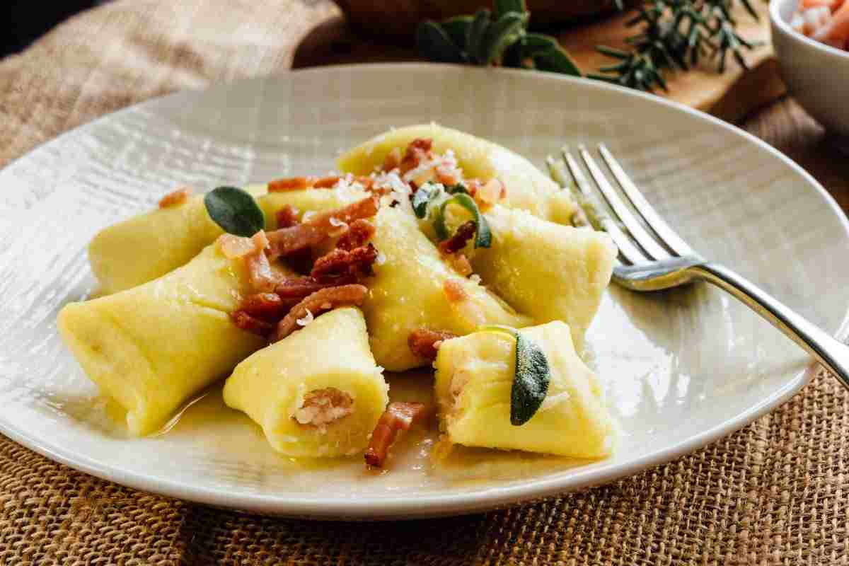 Gnocchi con taleggio speck e noci