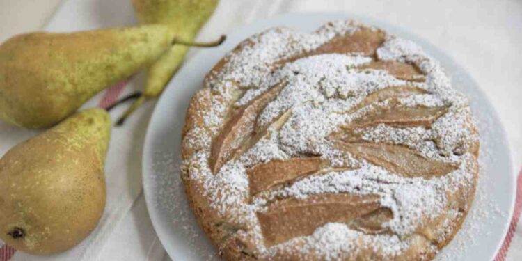 Tra le proposte più apprezzate in cucina, la torta alle pere si conferma un classico intramontabile, capace di unire semplicità e gusto in un equilibrio perfetto.