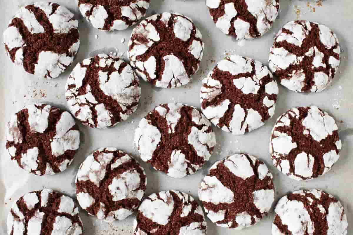 ricetta chocolate crinkles cookies