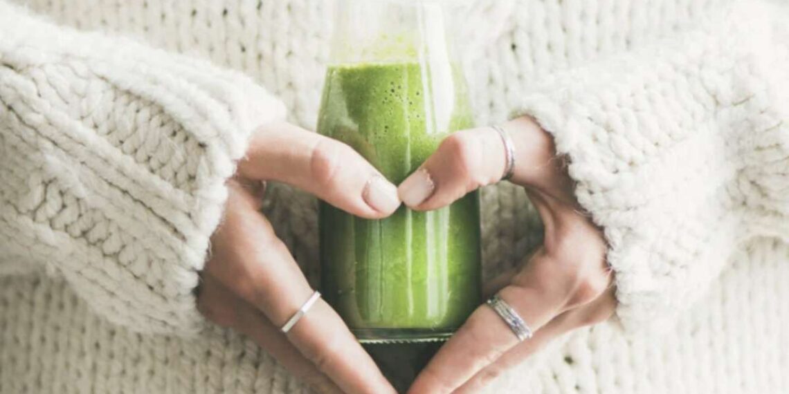 Tra le varie proposte, spiccano le zuppe detox, un’opzione gustosa e salutare che promette di sgonfiare in soli sette giorni