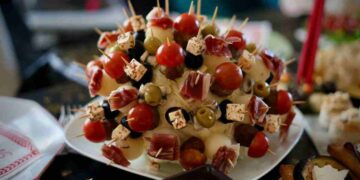 spiedini olive e pasta sfoglia aperitivo santo stefano