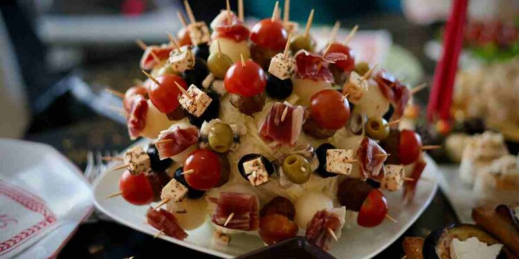 spiedini olive e pasta sfoglia aperitivo santo stefano