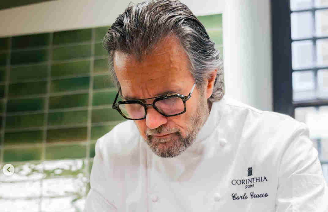 Carlo Cracco nella cucina del Viride a Roma