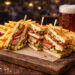 Club sandwiches di joe bastianich su tagliere di legno