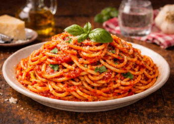 Piatto di maccheroni al sugo come quelli nel film con Alberto Sordi