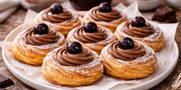 Zeppole San Giuseppe al cioccolato su piatto da portata